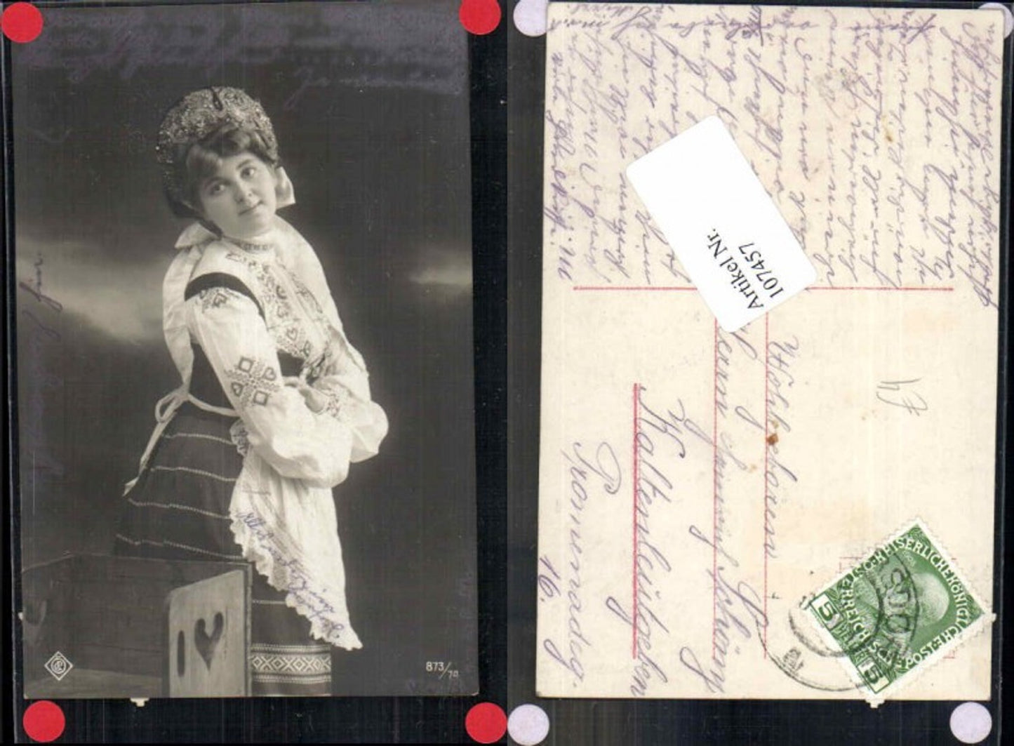 107457,Frau m. Schürze Mode Tracht Girl Woman