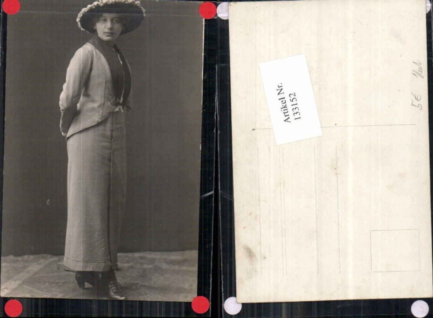 133152,Frau in Kleid mit Hut Mode Hutmode