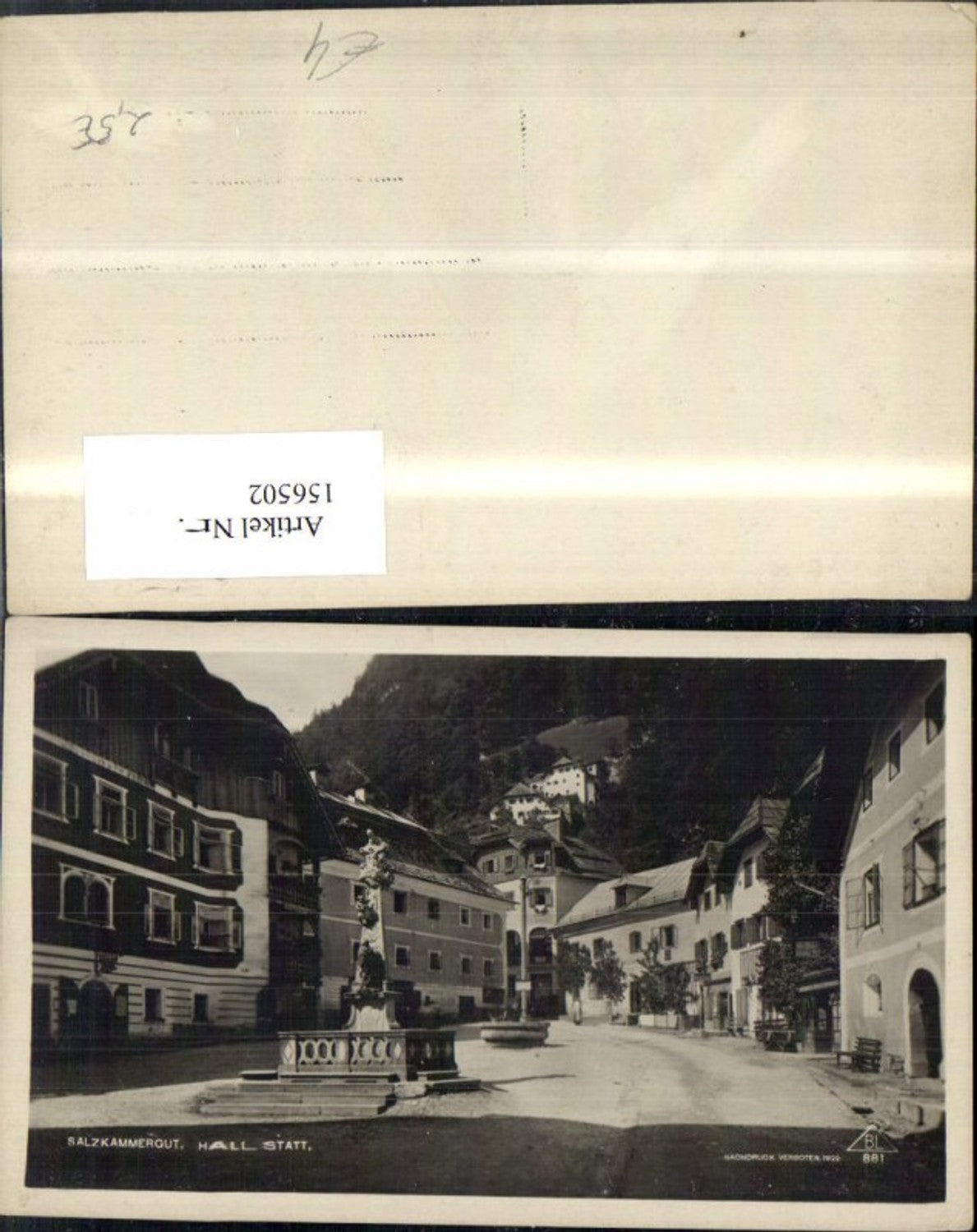 156502,Hallstatt Salzkammergut Dorfplatz m. Brunnen Denkmal Säule