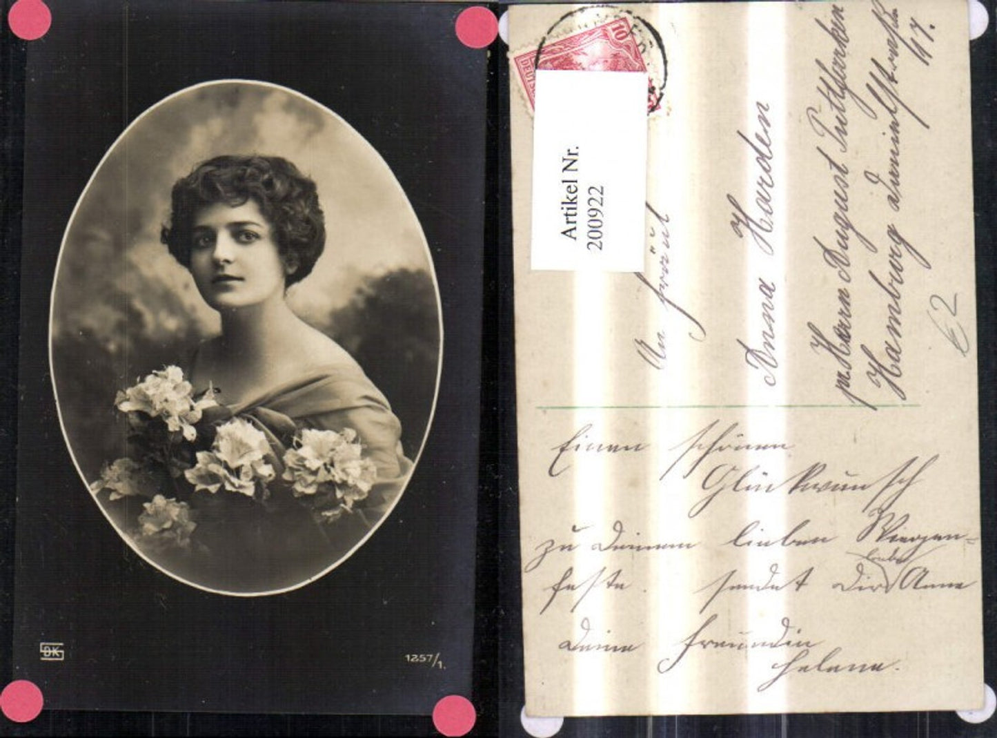 200922,Frau m. Blumen Passepartout