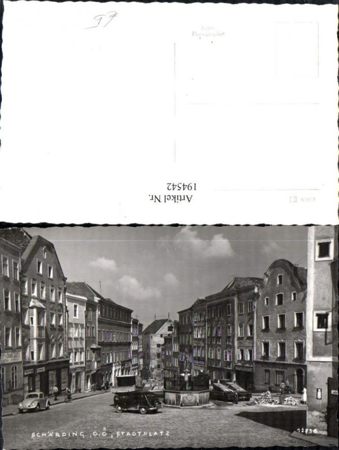 194542, Schärding town square VW Beetle fountain Raiffeisen bank