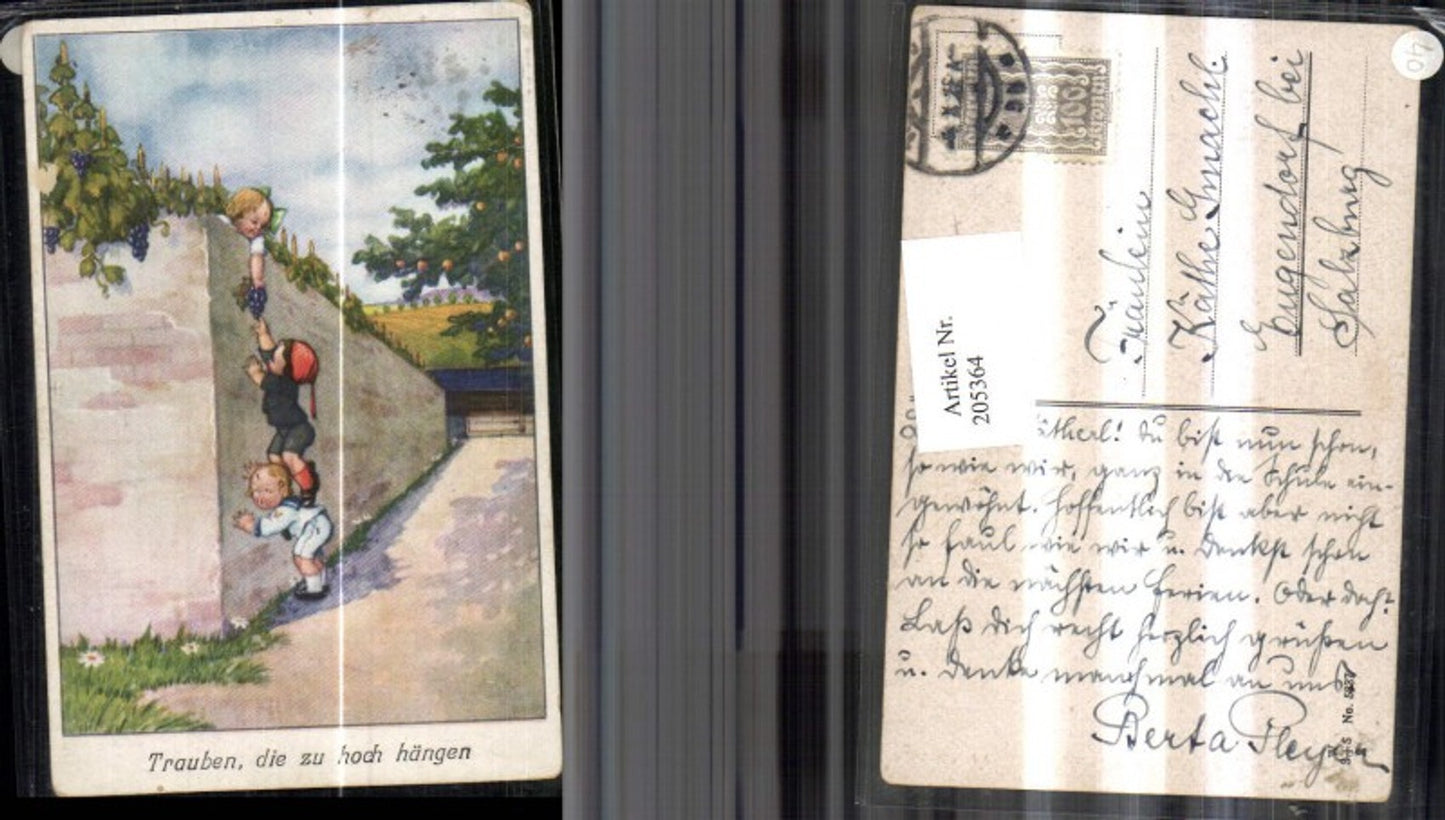 205364,Trauben die zu hoch hängen Kinder machen eine Räuberleiter Mauer Mädchen b. Trauben pflücken