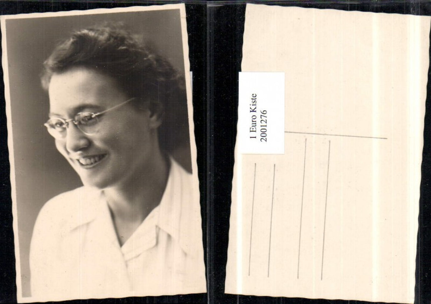 2001276,Frau m. Brille Portrait
