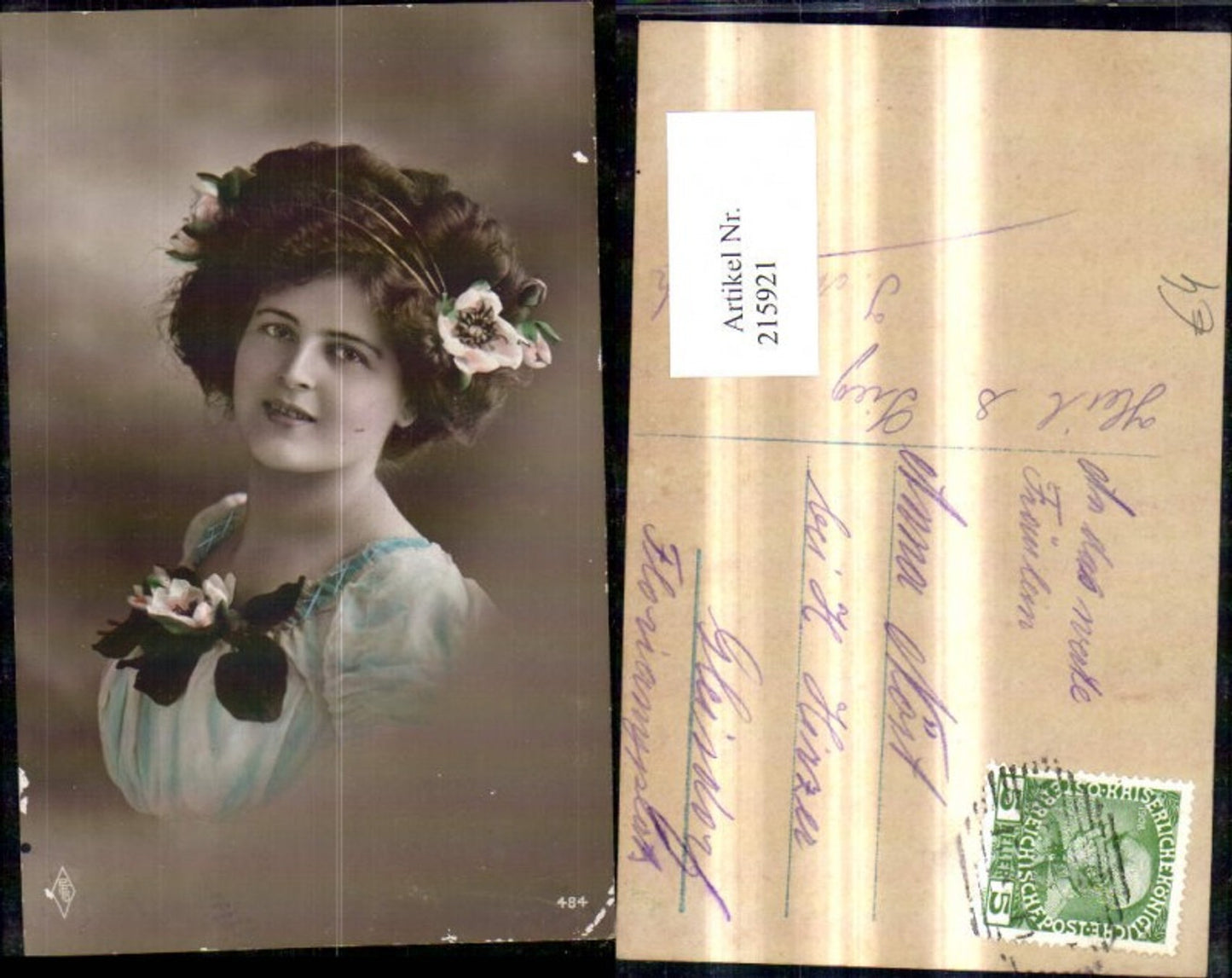 215921,Frau Portrait Blumen Haarreif Haarschmuck Seerose