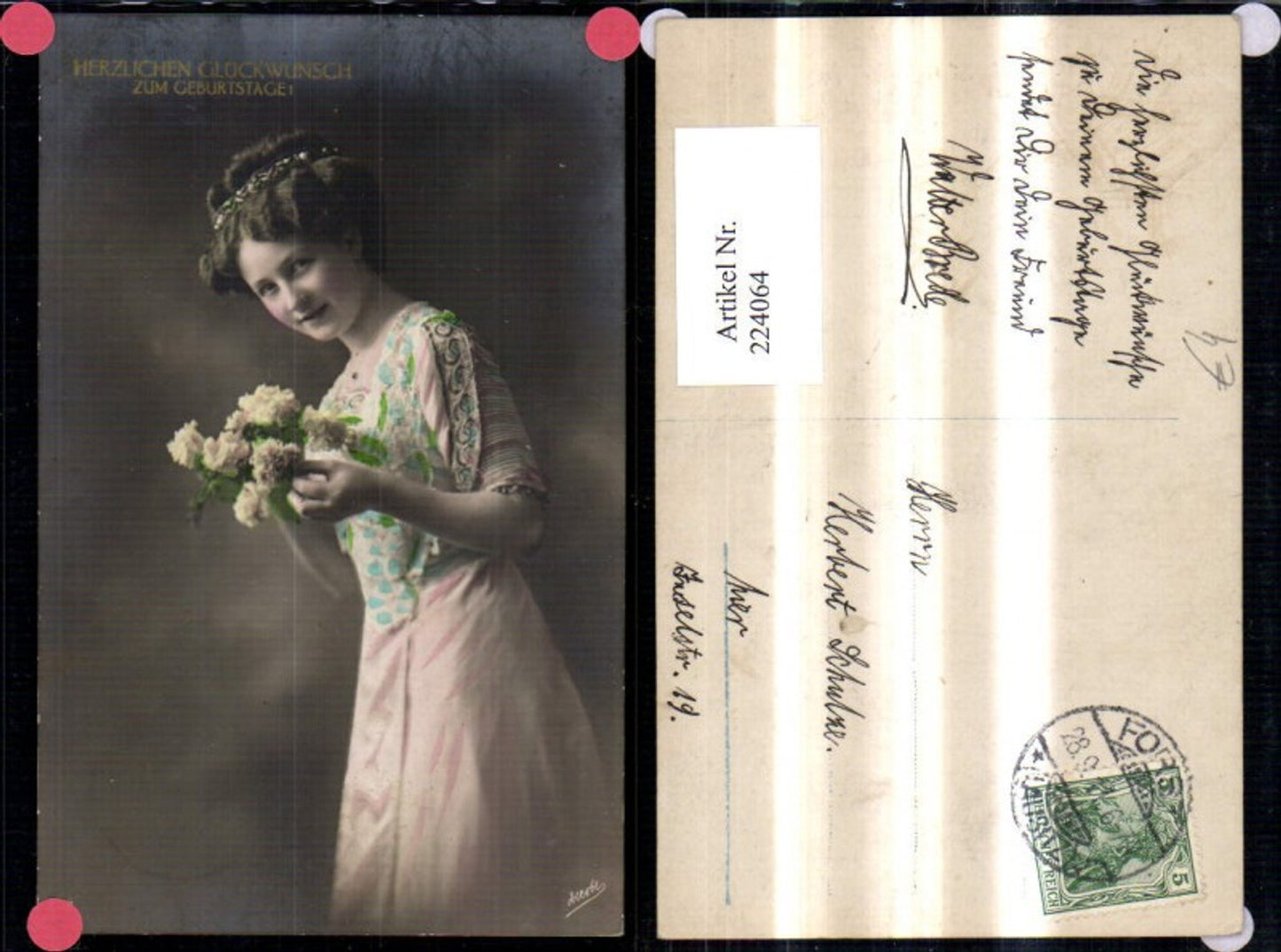 224064,Frau m. Kleid Haarband Haarschmuck Blumen Strauß