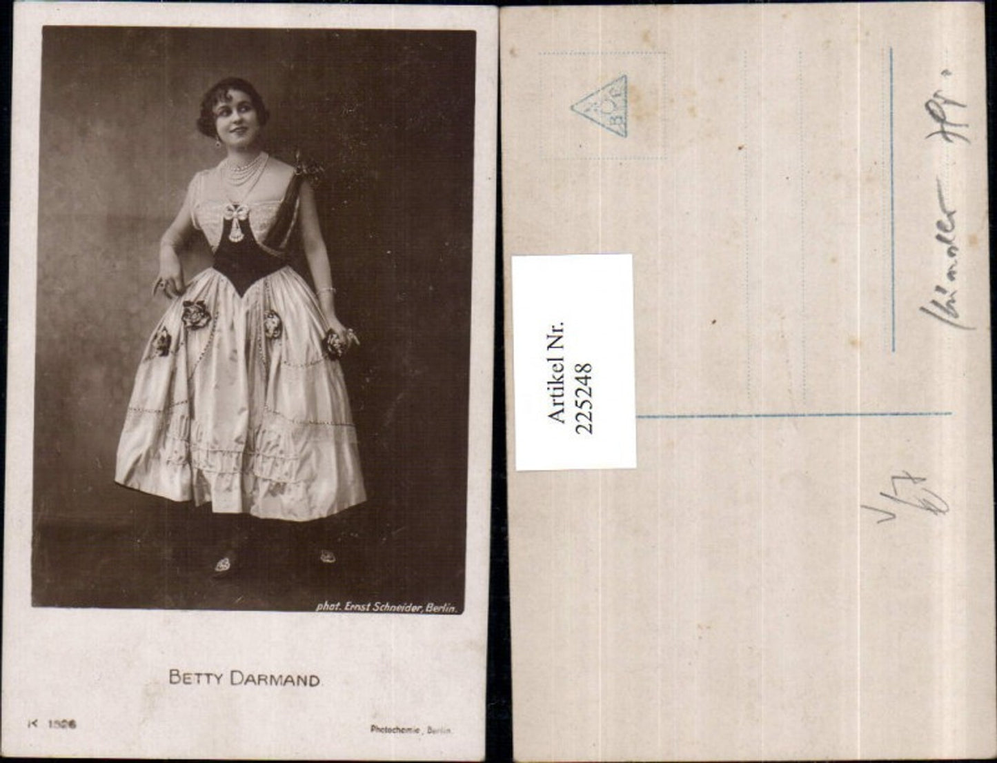 225248,Schauspielerin Betty Darmand im Kleid pub Photochemie Berlin 1526