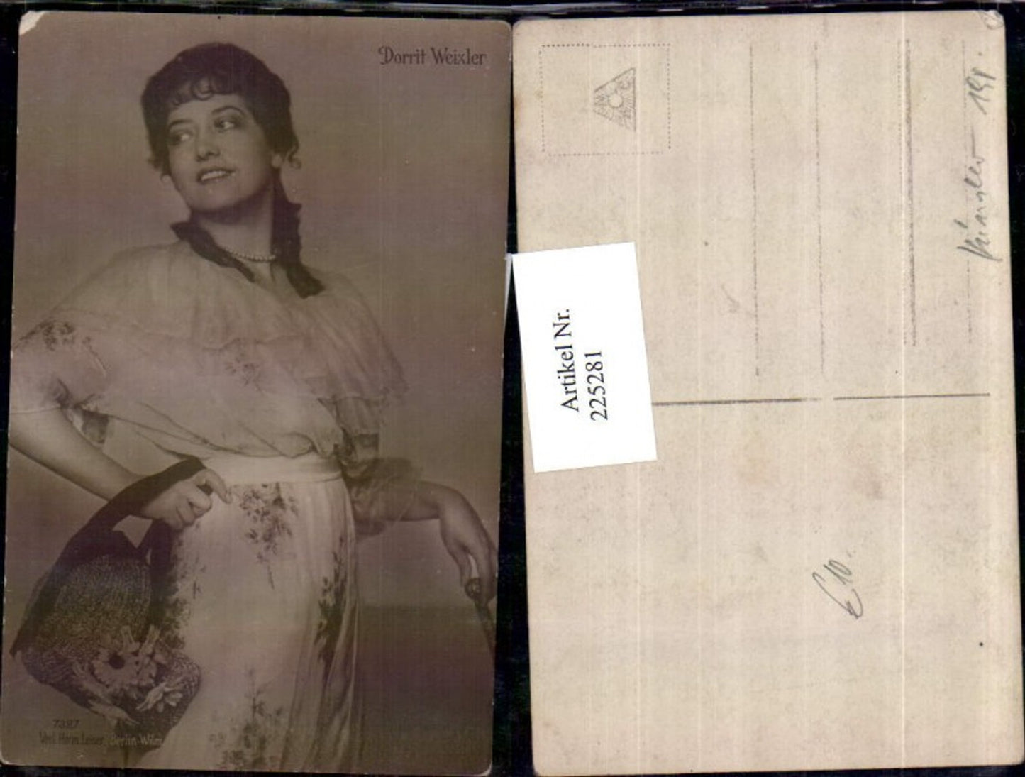 225281,Schauspielerin Dorrit Weixler Portrait Kleid Hut