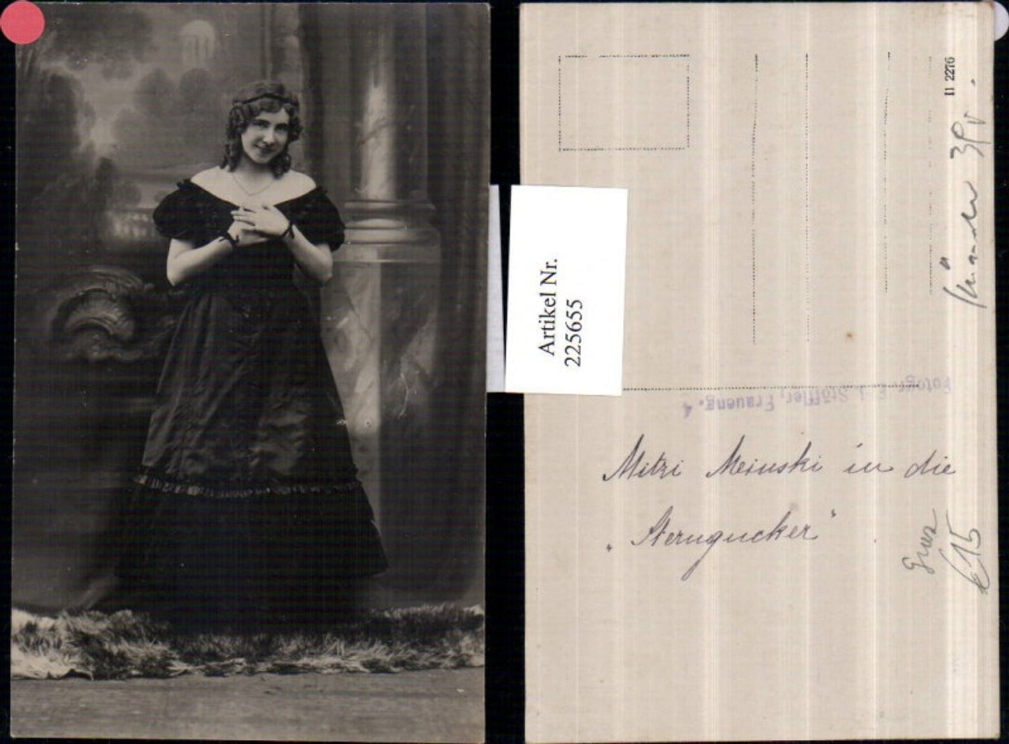 225655,Mizzi Meinski m. Kleid in die Sterngucker Graz Theater