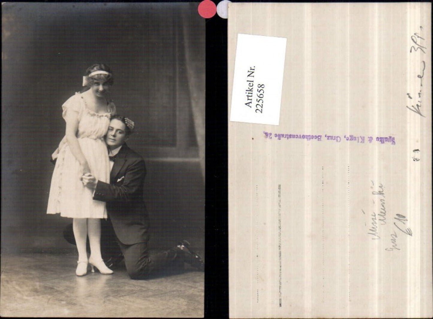 225658,Mizzi Meinski m. Kleid u. Mann Graz Theater