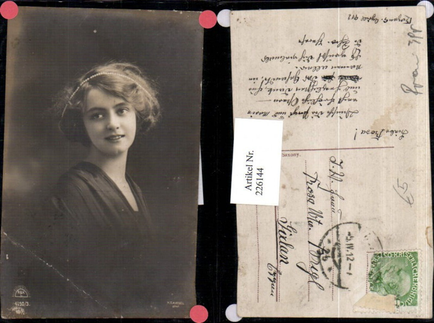 226144,Frau m. Haarschmuck Portrait