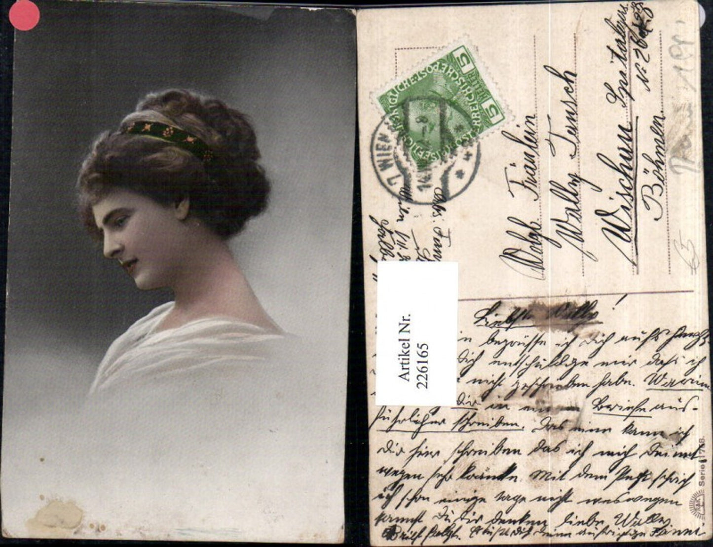 226165,Frau m. Haarreif Portrait