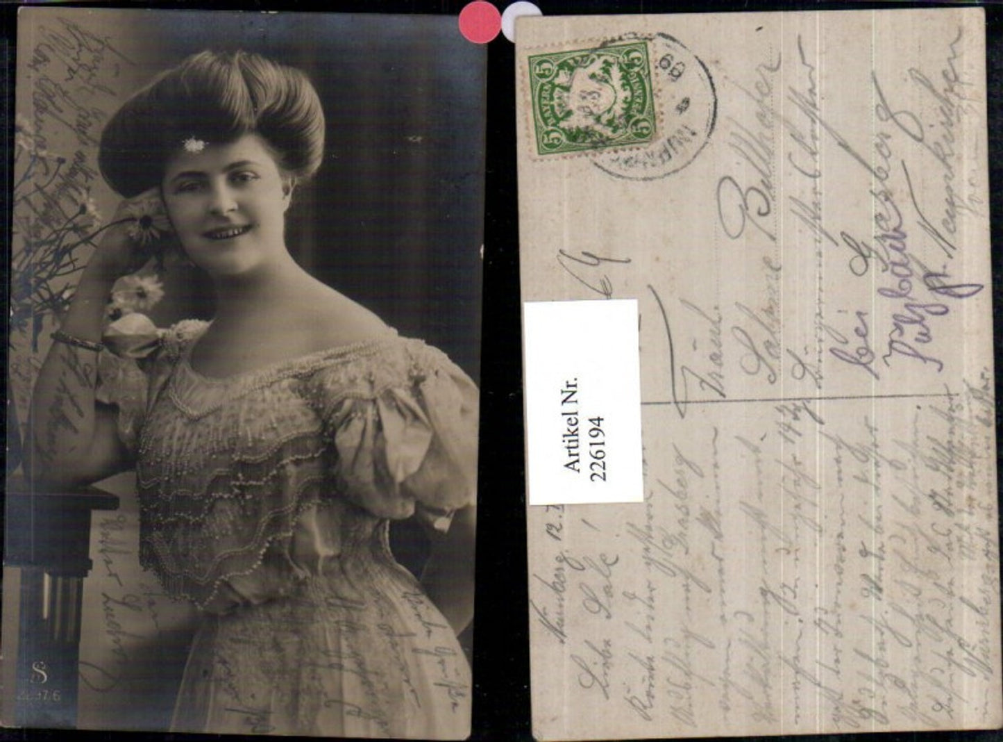 226194,Frau m. Kleid Portrait Blumen