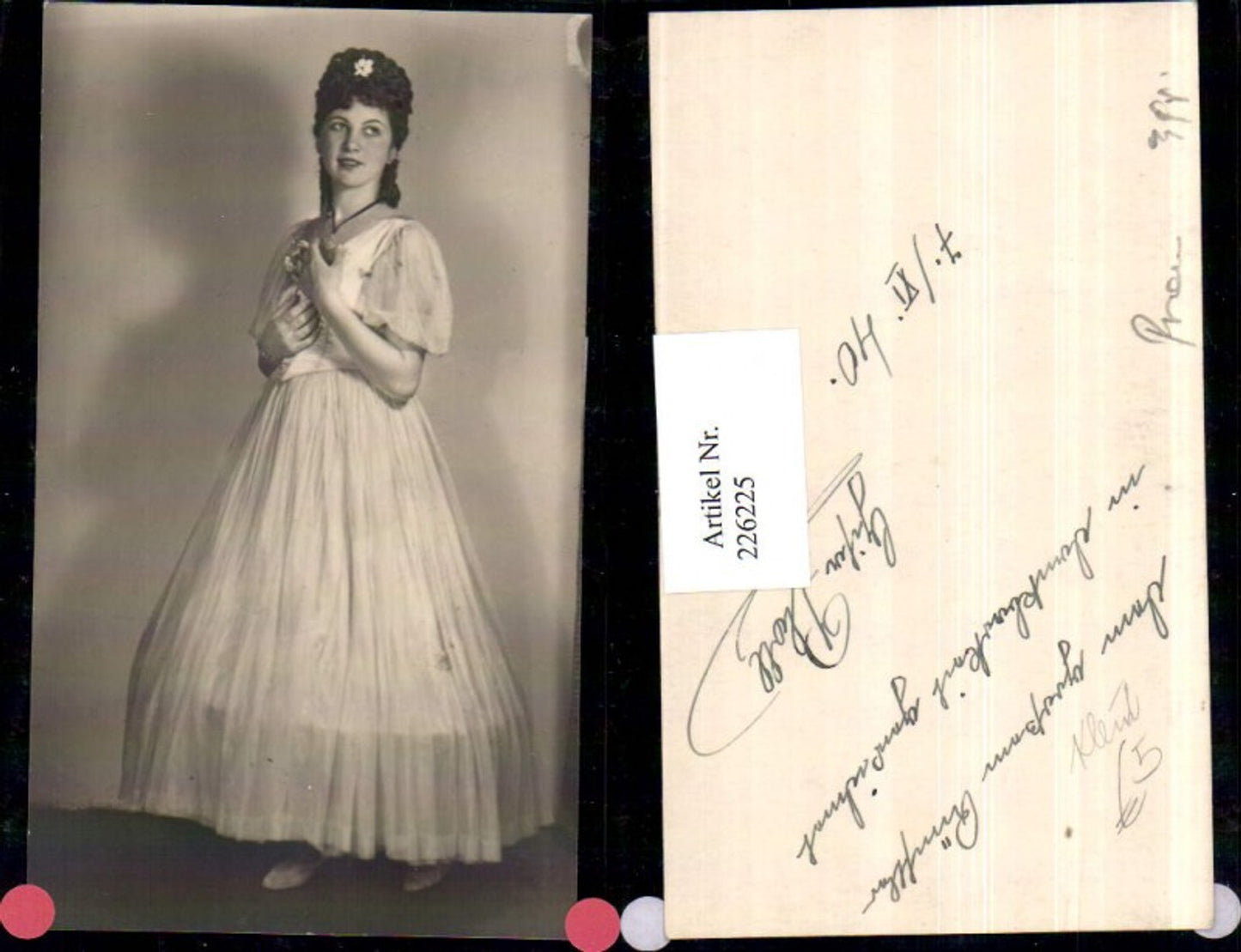 226225,Frau Mädchen m. Kleid Kette