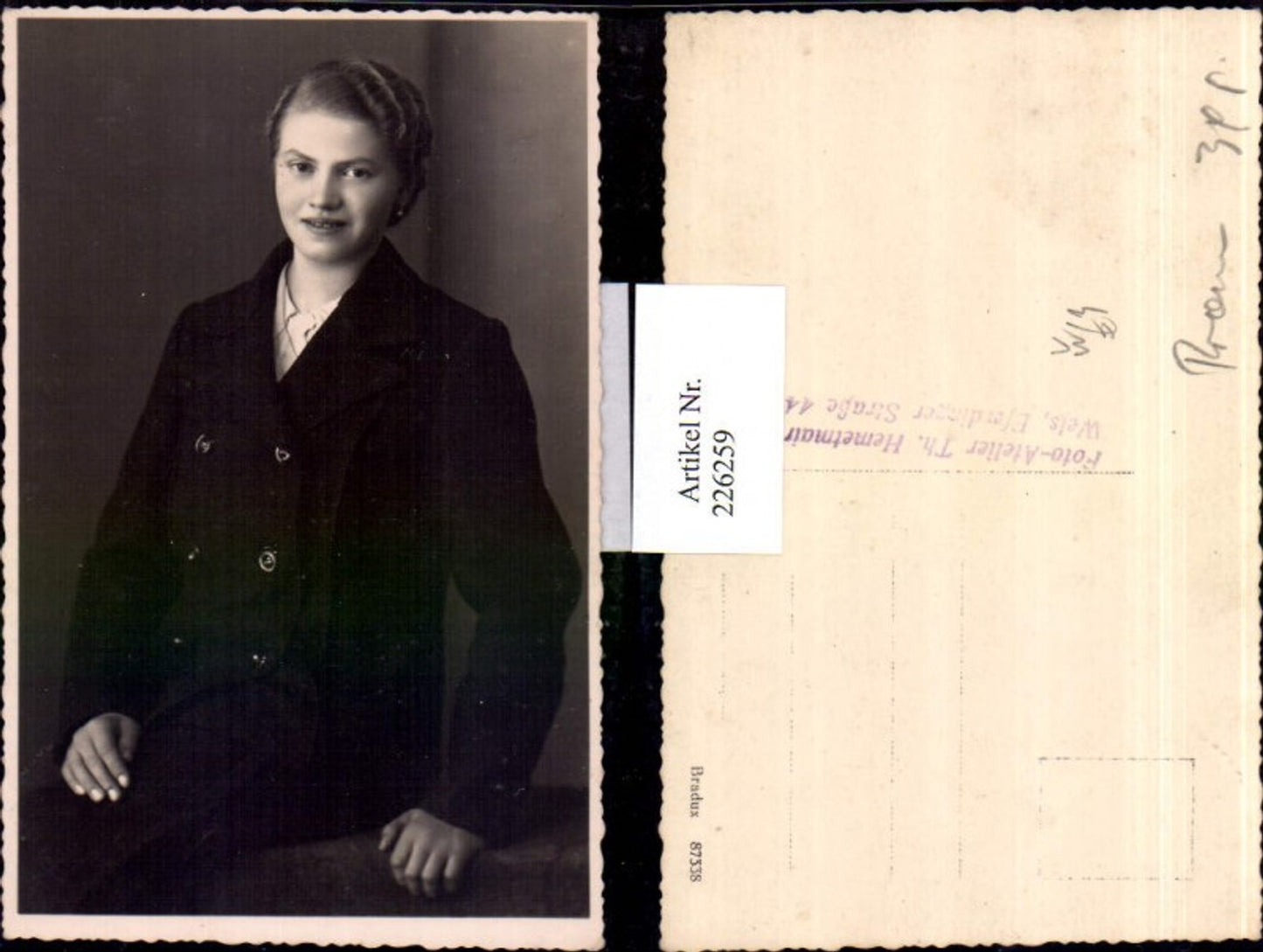 226259,Frau Mädchen m. Mantel Portrait pub Foto-Atelier Th. Hemetmair Wels