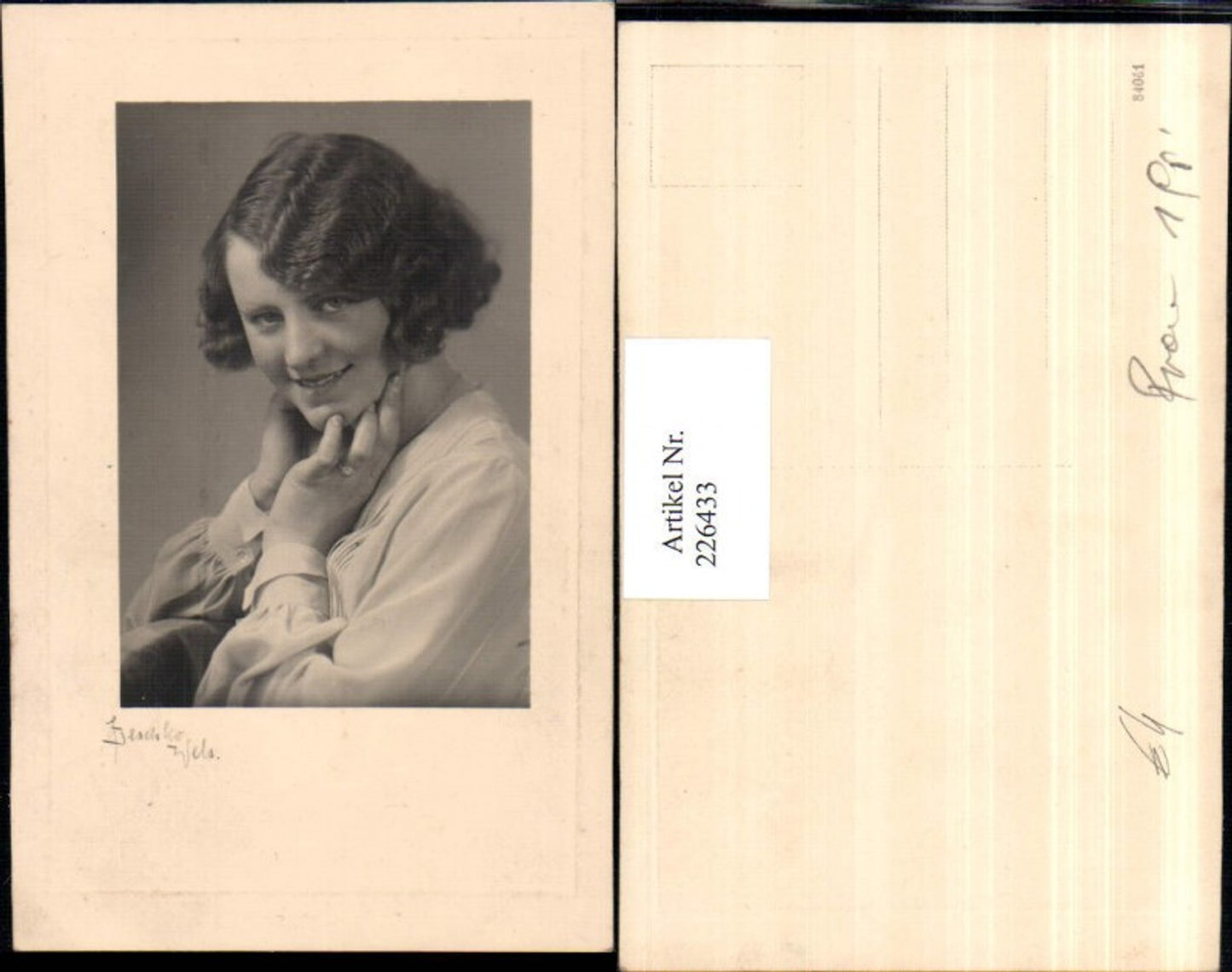 226433,Präge AK Frau m. Ring Portrait
