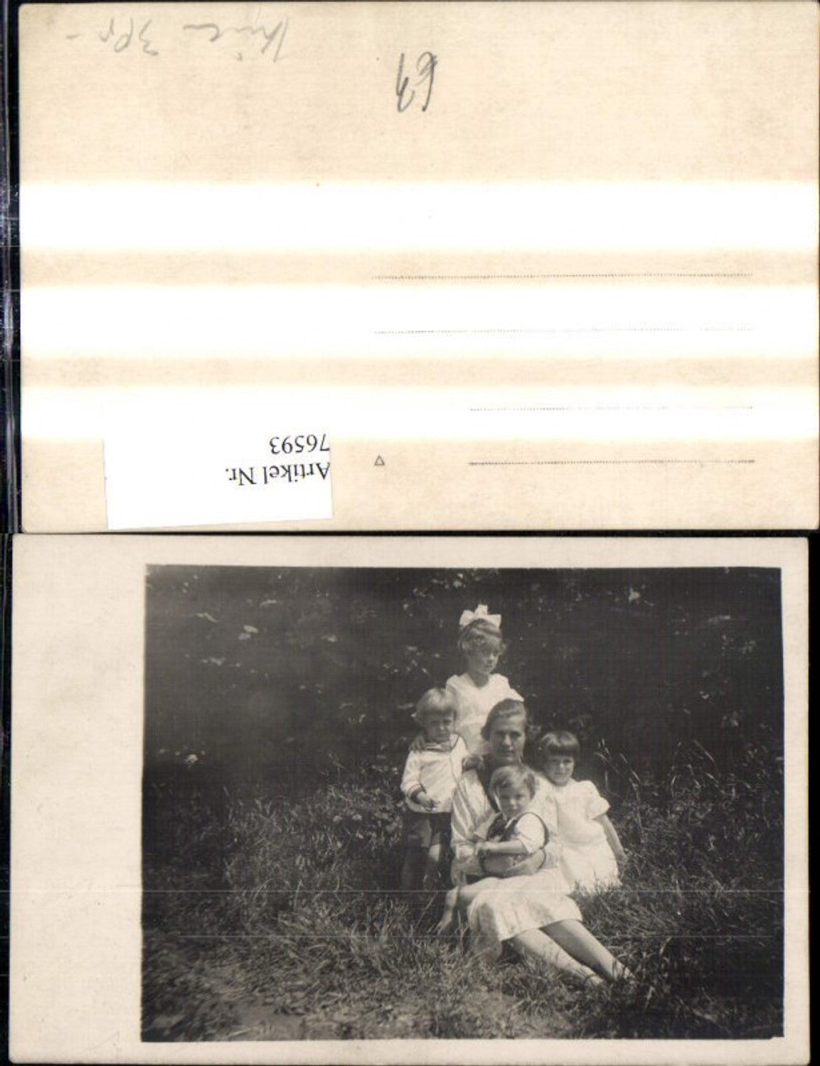 76593,Foto Ak Kind Kinder m. Frau a. Wiese Matrosenanzug Kleider Haarschleife