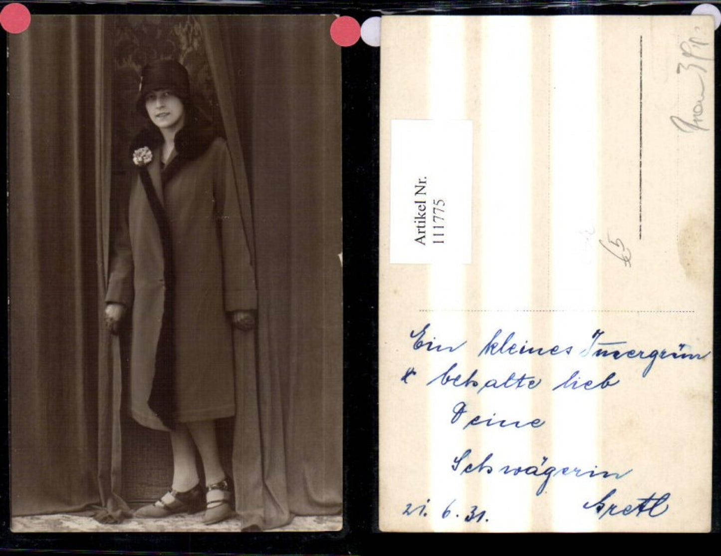 111775,Foto Ak Frau Mode Mantel m. Pelzkragen Hut Ansteckblume Lederhandschuhe
