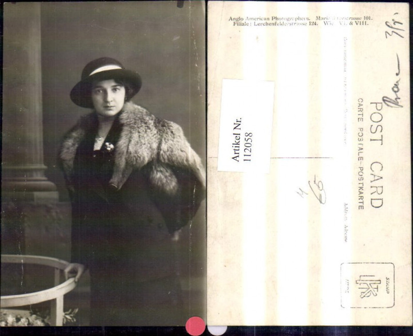 112058,Frau m. Hut Pelzstola Pelz