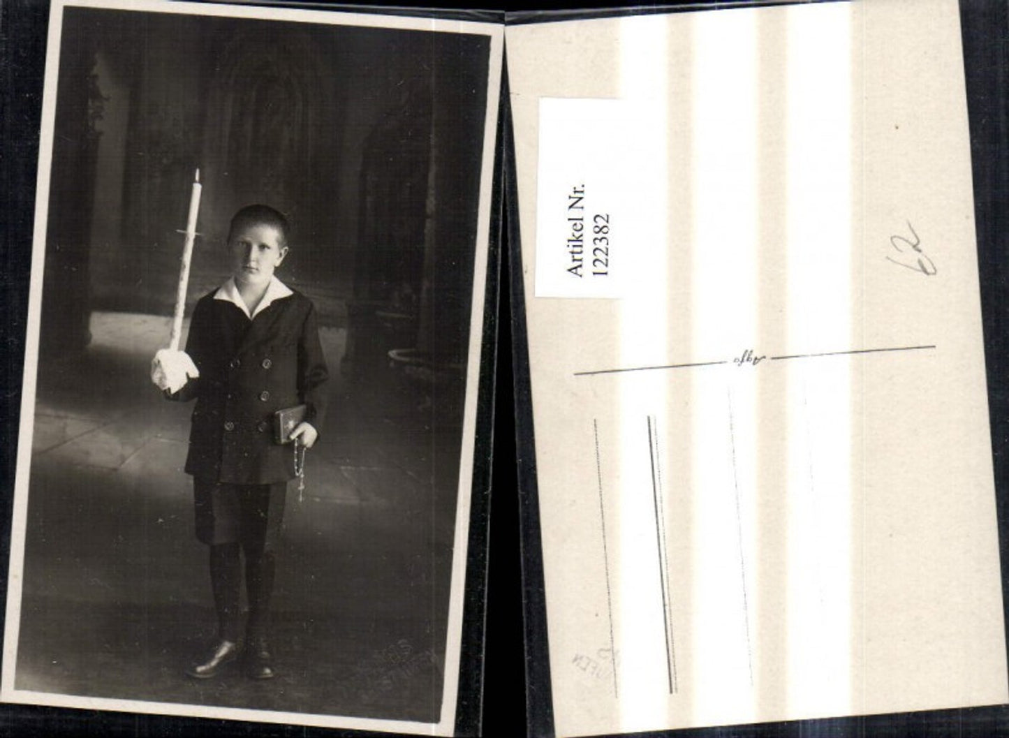 122382,Foto Ak Bub Junge i. Anzug m. Bibel Buch Kerze Rosenkranz Erstkommunion