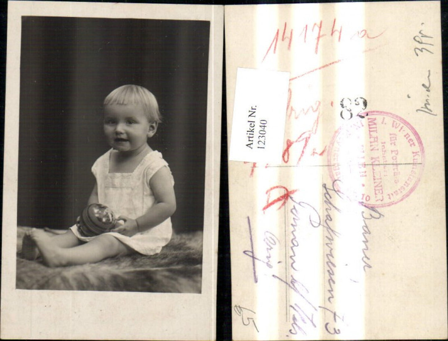 123040,Foto Ak Kind Kleinkind m. Ball Spielzeug