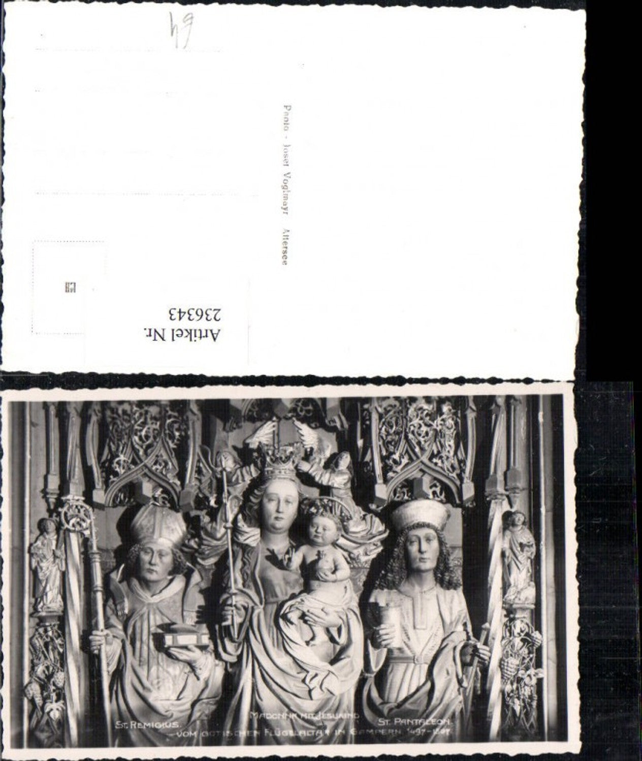 236343,Gampern Kirche Flügelaltar St. Remigius Madonna m. Jesuskind u. St. Pantaleon