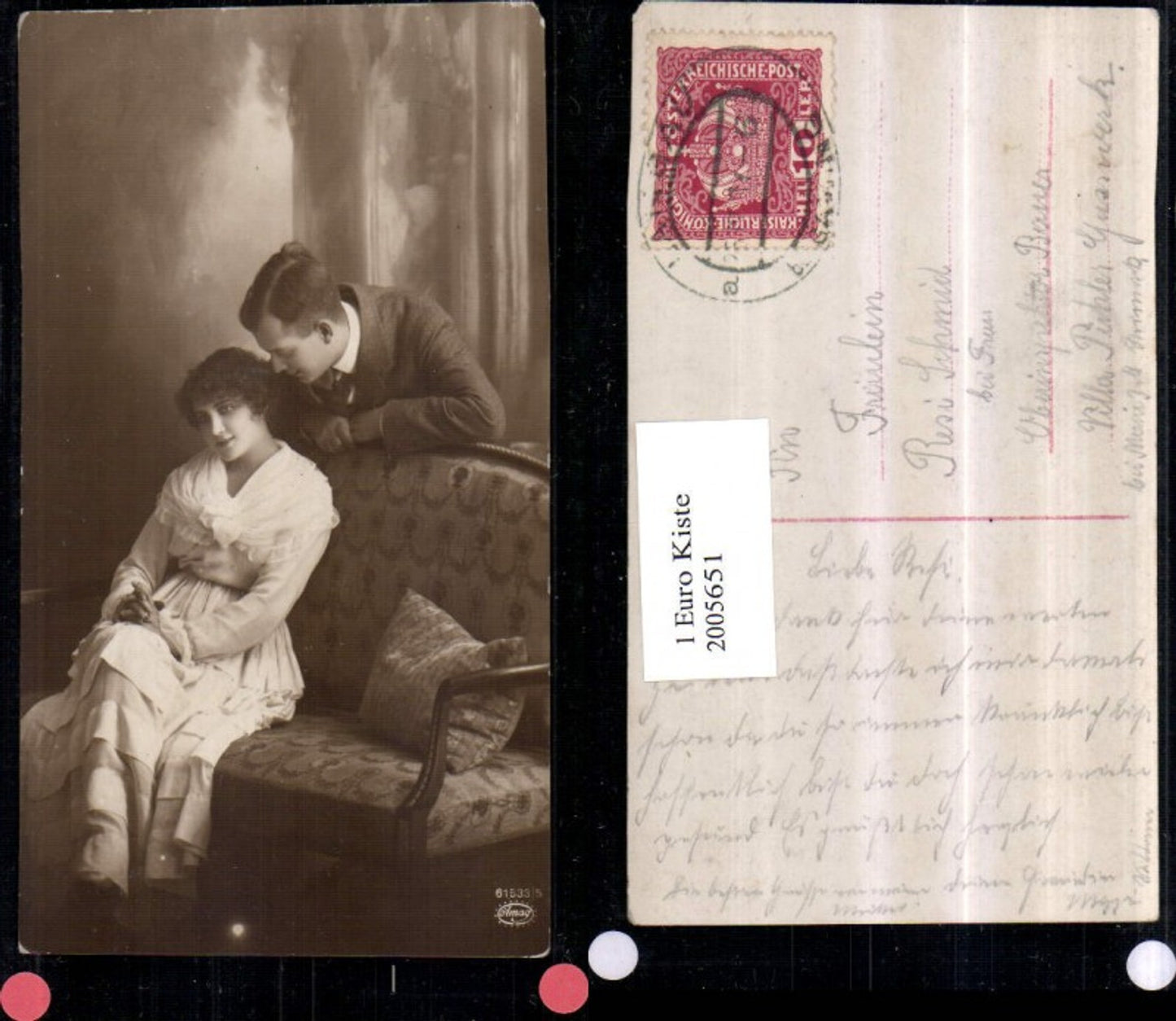 2005651,Mann u. Frau Kleid Couch Sofa