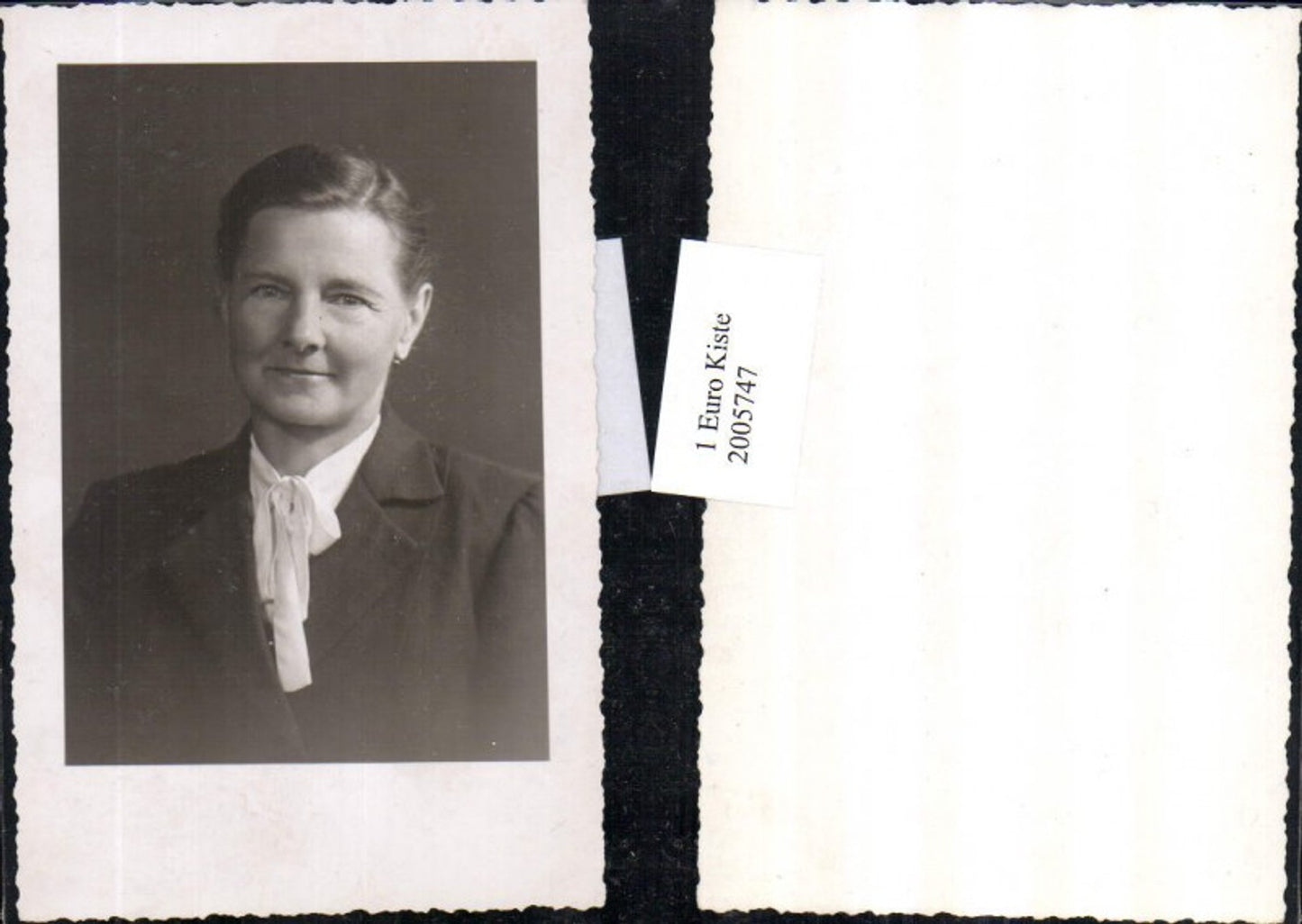 2005747,Foto AK Frau m. Mantel Ohrringe Portrait