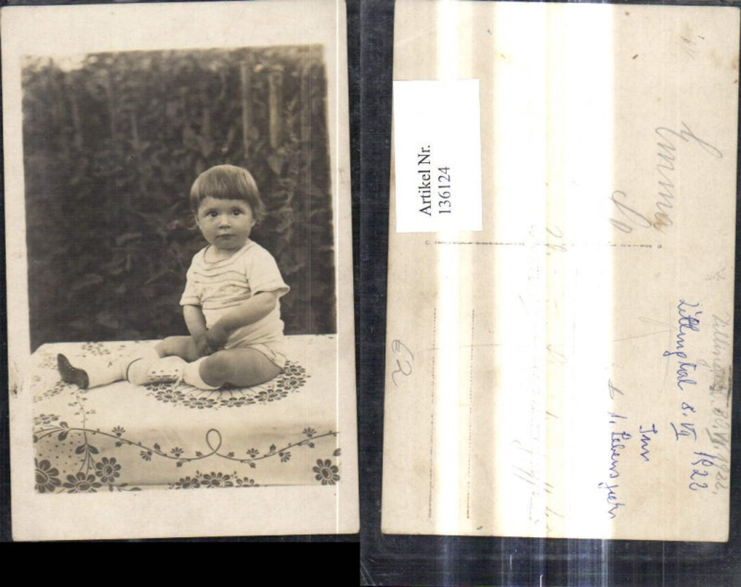 136124,Foto Ak Kind Kleinkind sitzt a. Tisch 1922 Zillingtal