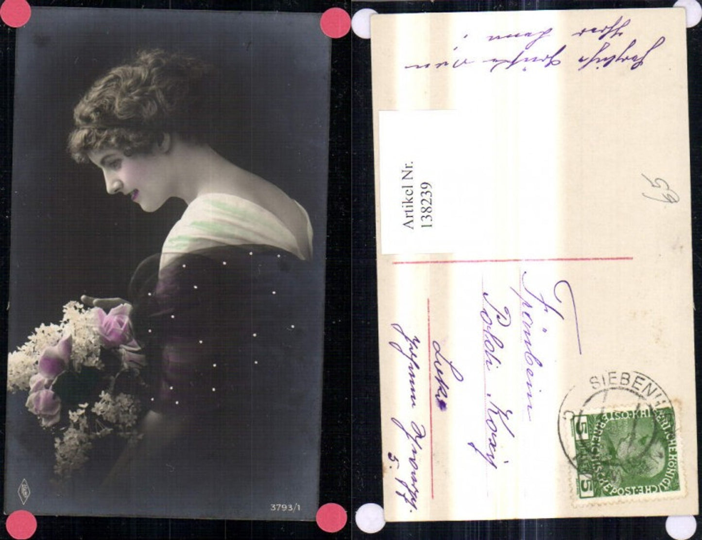 138239,Frau Frisur Seidenstola Blumen Strauß