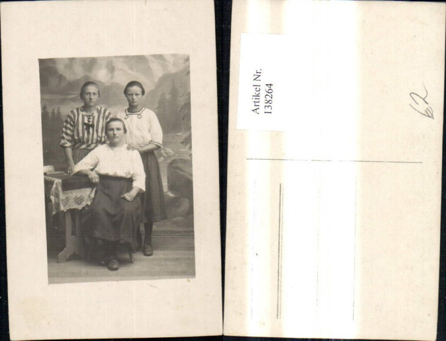 138264,Foto Ak Frauen v. Leinwand Passepartout