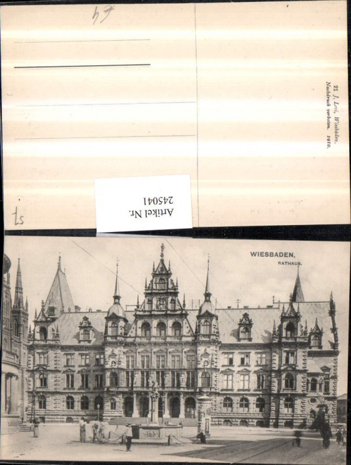 245041,Wiesbaden Rathaus Brunnen