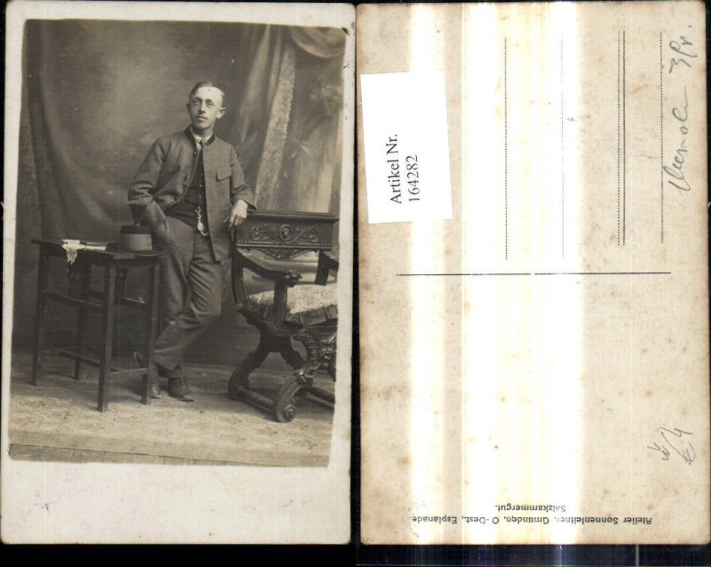 164282,Foto Ak Mann m. Hut a. Tisch Anzug pub Sonnleitner Gmunden