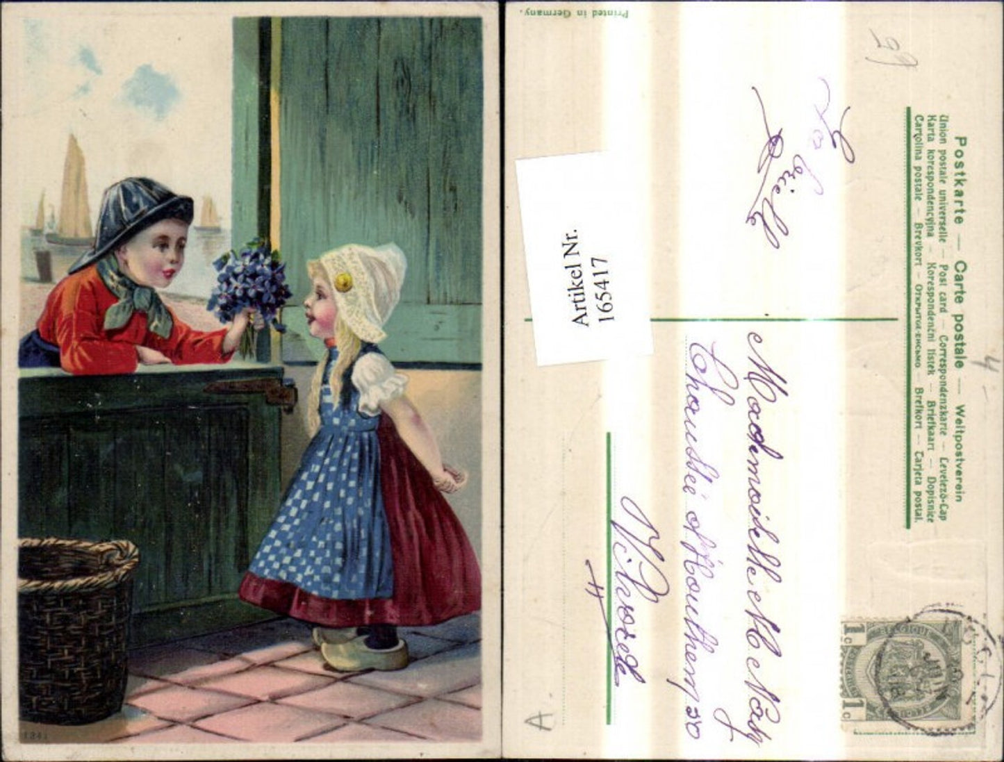 165417,Präge Künstler Ak Kinder Hollandischer Typ Bub gibt Mädchen Blumen d. Fenster