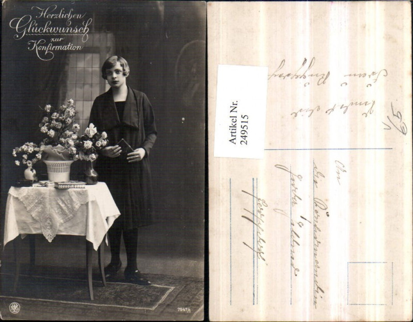 249515,Konfirmation Mädchen m. Buch Tisch Blumensträuße Rosen Vase pub NPG 7947/1