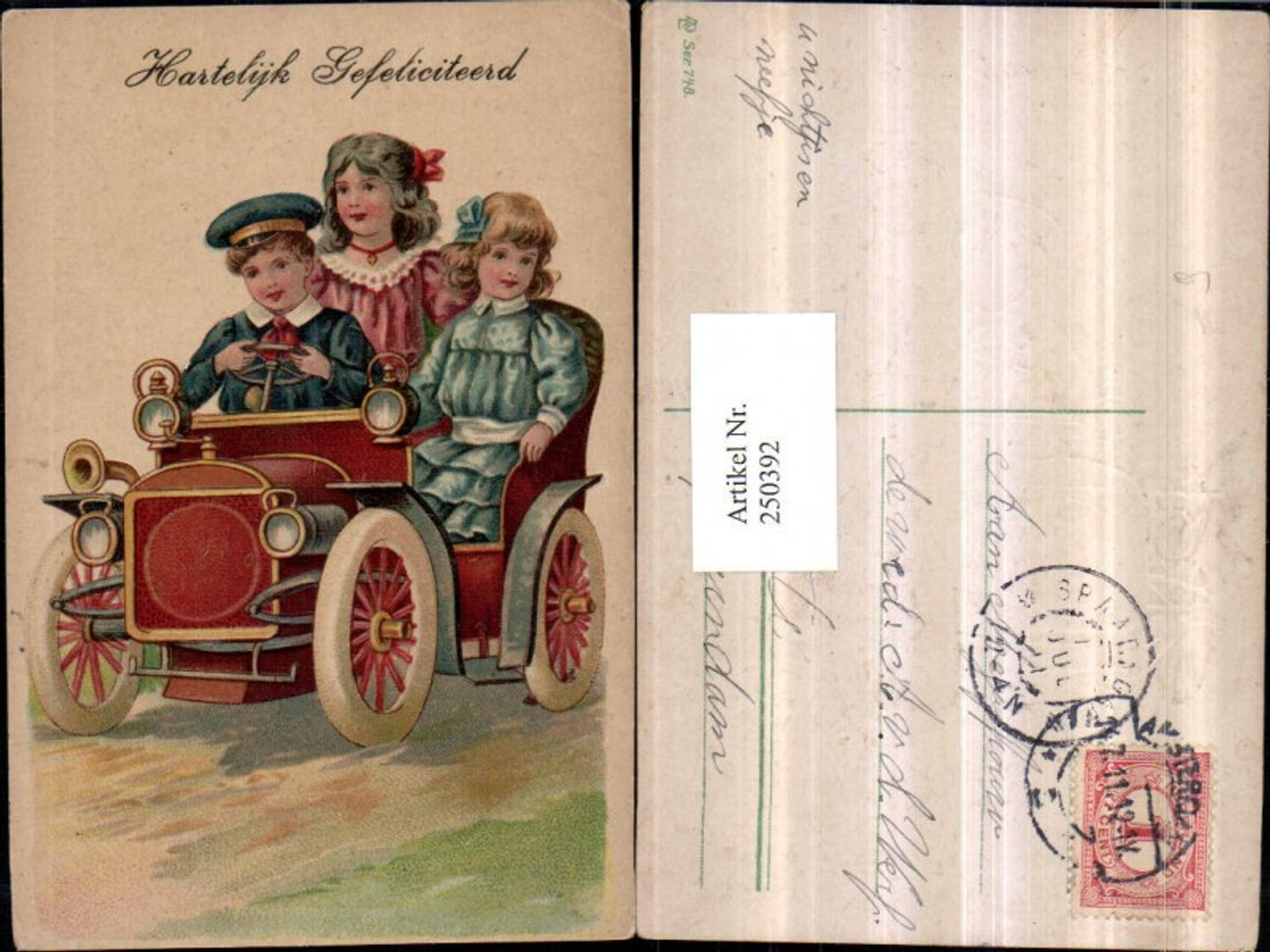 250392,Präge AK Kinder Junge m. Hut Mädchen m. Kleider Halskette Haarschleifen im Automobil