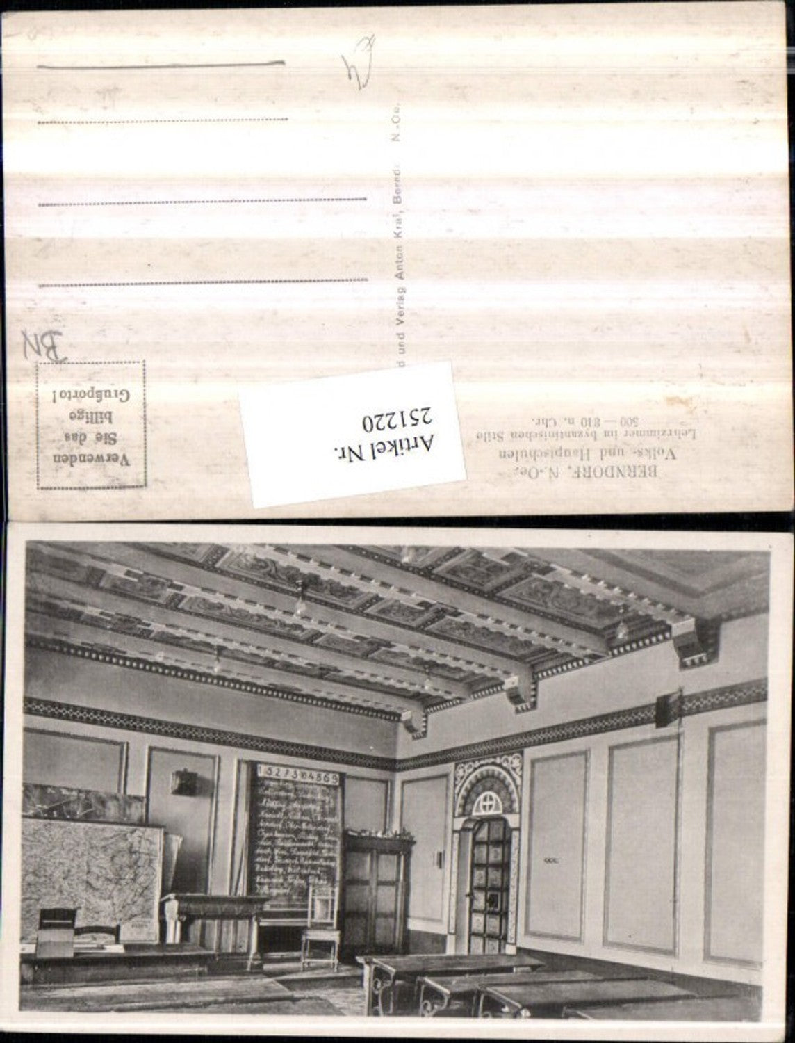 251220,Berndorf Volks- und Hauptschule Lehrzimmer im byzantinischen Stile Tafel Schulbänke