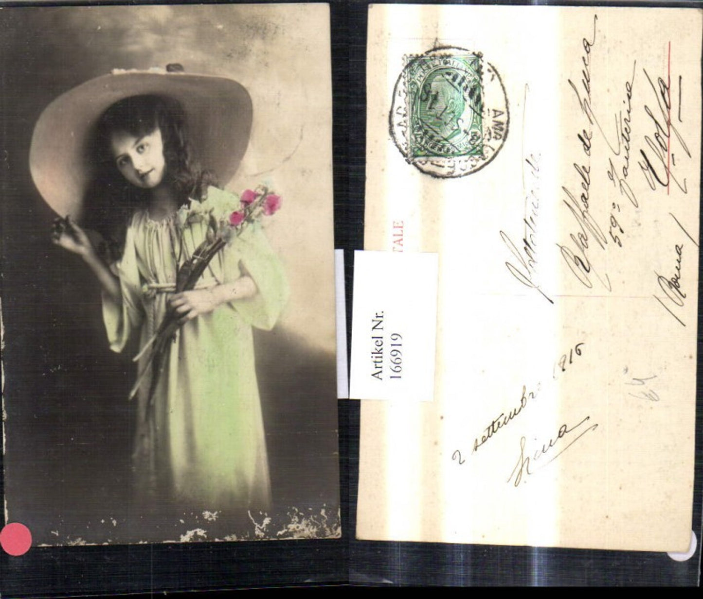 166919,Frau mit Hut Strohhut m. Blumen Strauß i. Hand