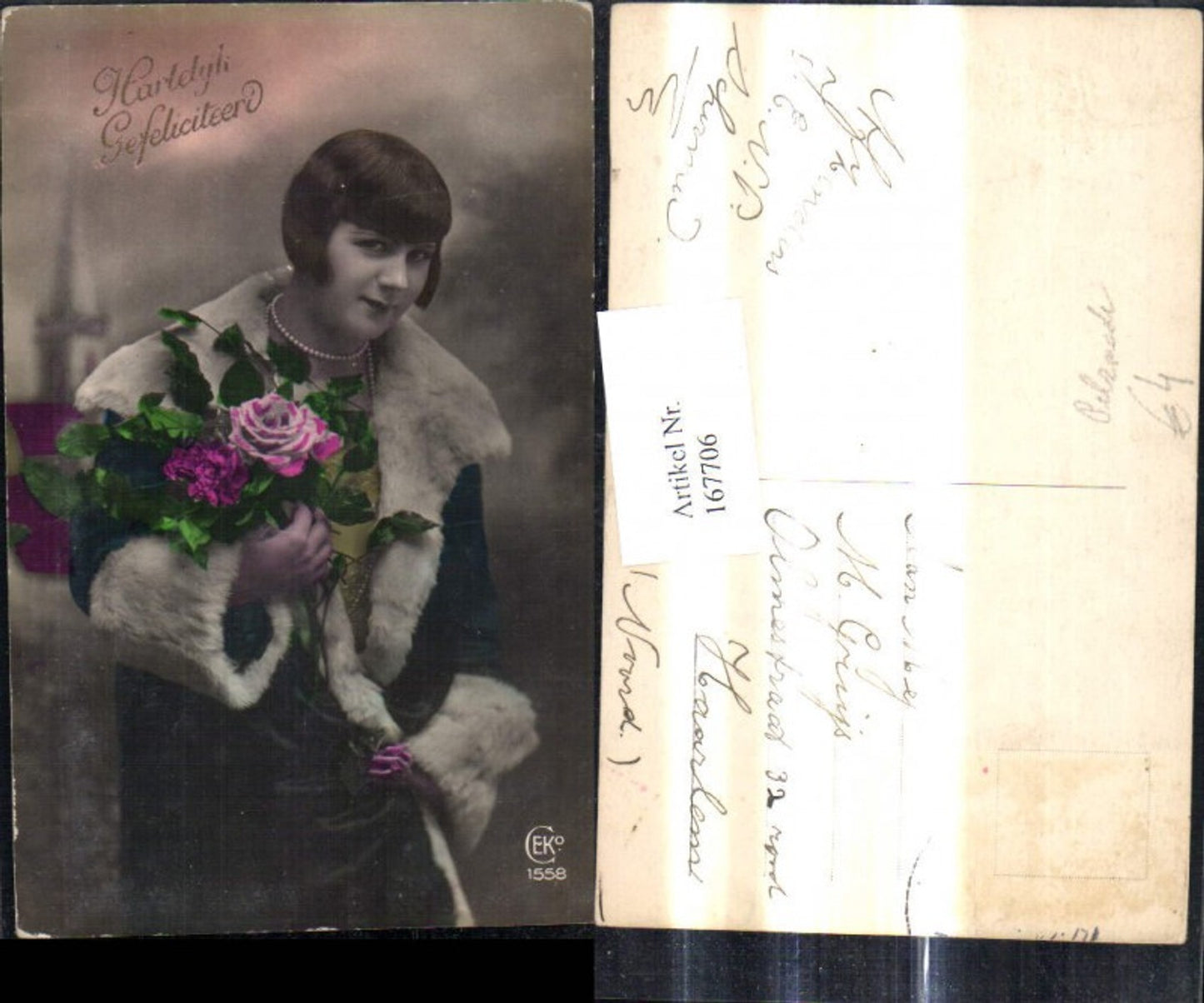 167706,Frau m. Pelzmantel Mode Pelzmode Perlenkette Schmuck Rosen Blumen Strauß