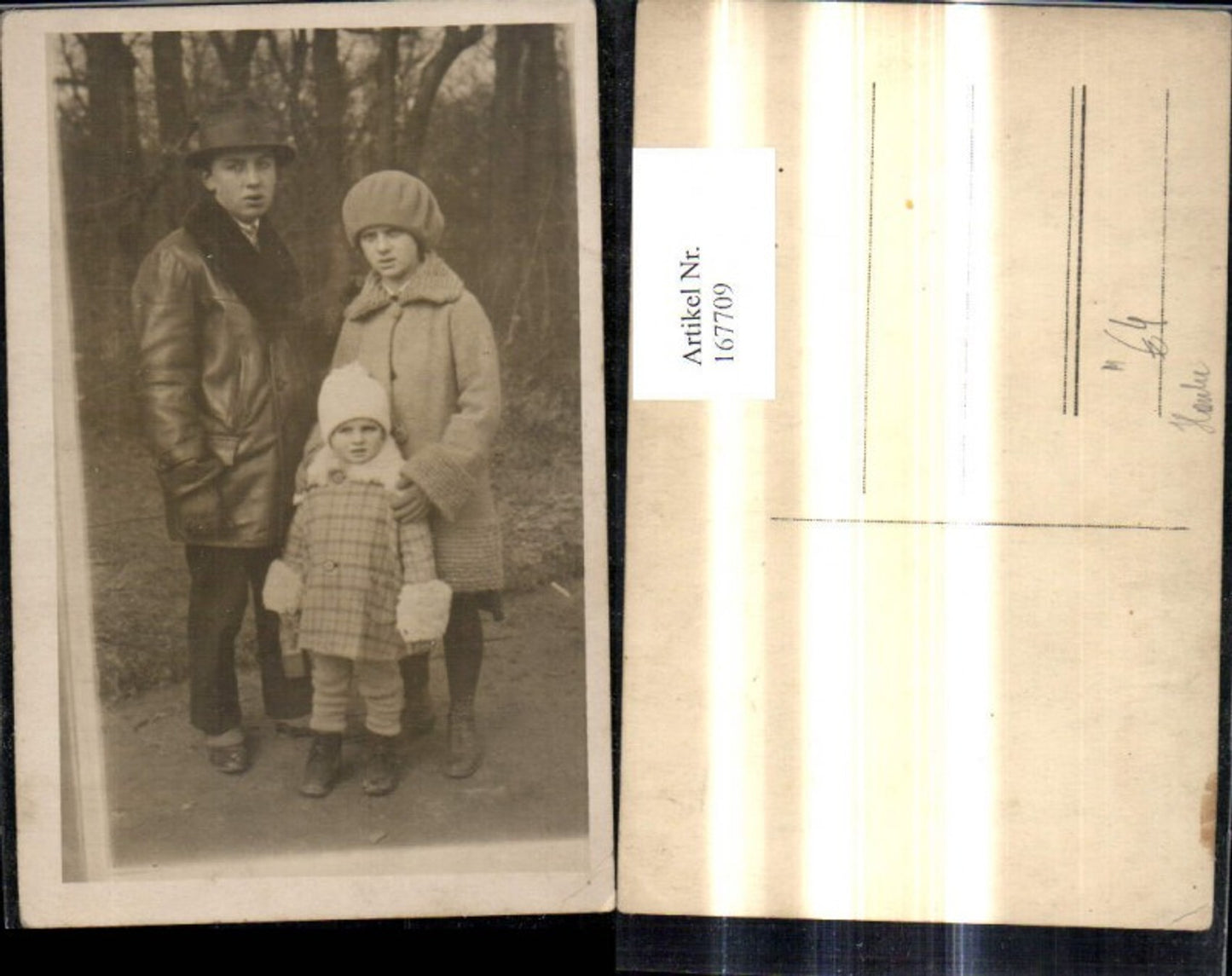 167709, Photo Ak Woman Fashion Man Hat Girl Fur Collar a. Coat Bonnet