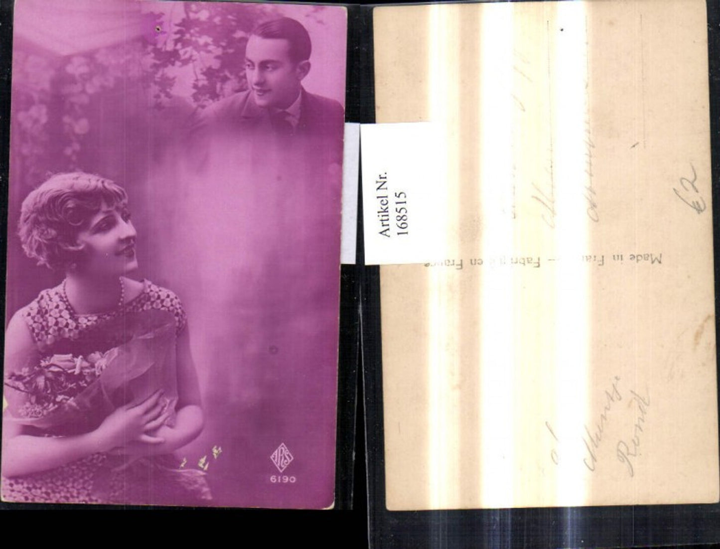 168515,Fotomontage Liebe Frau m. Blumen Strauß i. Arm denkt a. Mann