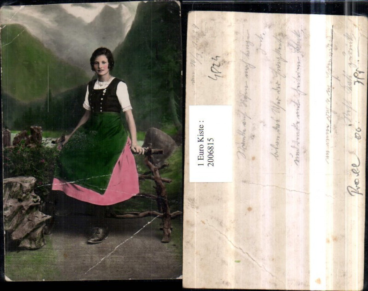 2006815,Frau Mädchen in Tracht Bluse Schürze Holzzaun Fototapete