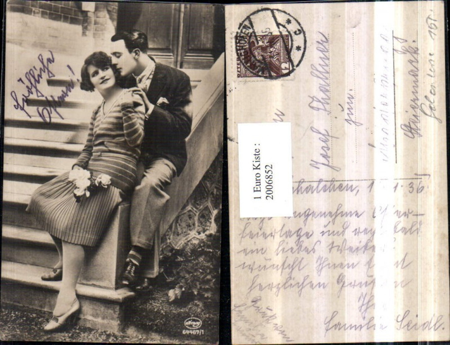 2006852,Liebe Liebespaar Mann m. Anzug Frau m. Pullover Rock Rosenstrauß Stöckelschuhen