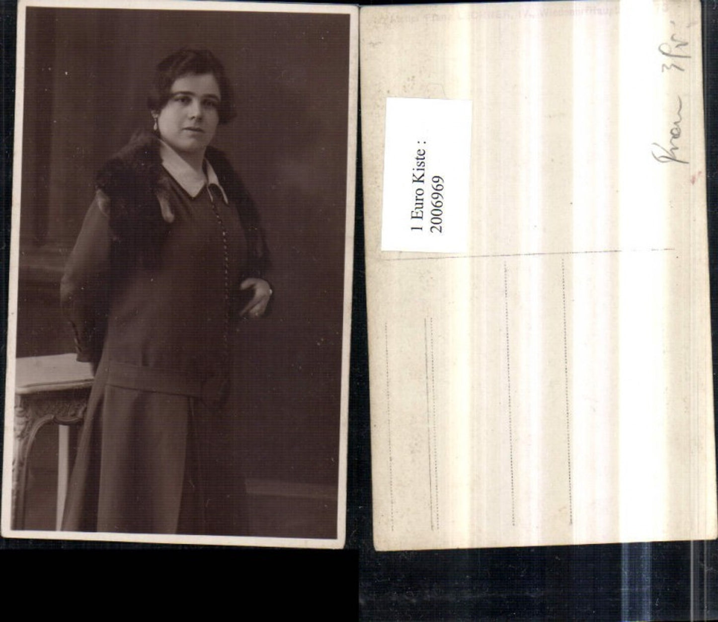 2006969,Foto AK Frau m. Kleid Kragen Fuchsstola Portrait