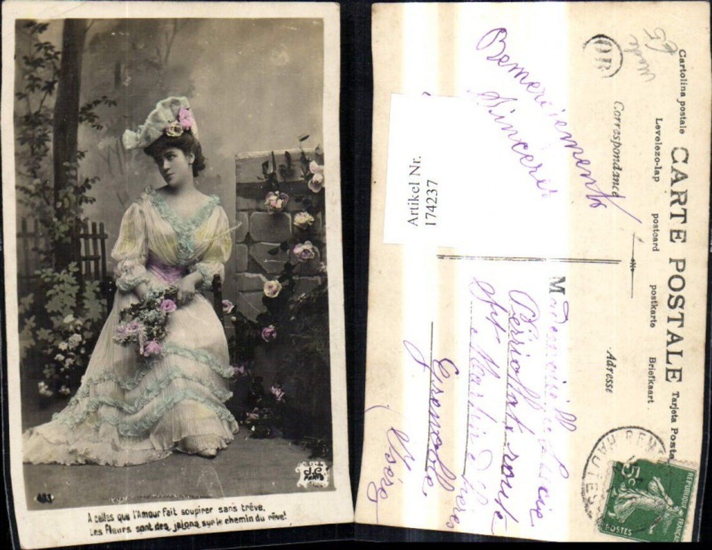174237,Foto Ak Frau Mode Kleid Hut Hutmode m. Rosen Strauß