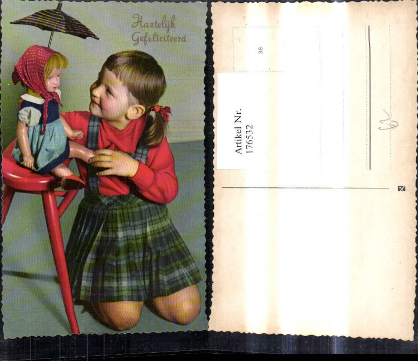 176532,Kind Mädchen m. Puppe Schirm b. Hocker Hartelijk Gefeliciteerd