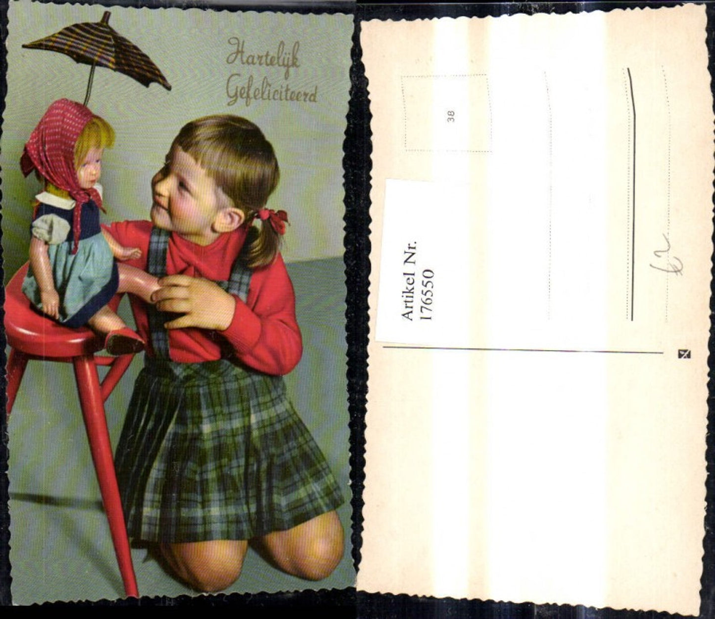 176550,Kind Mädchen m. Puppe Schirm b. Hocker Hartelijk Gefeliciteerd