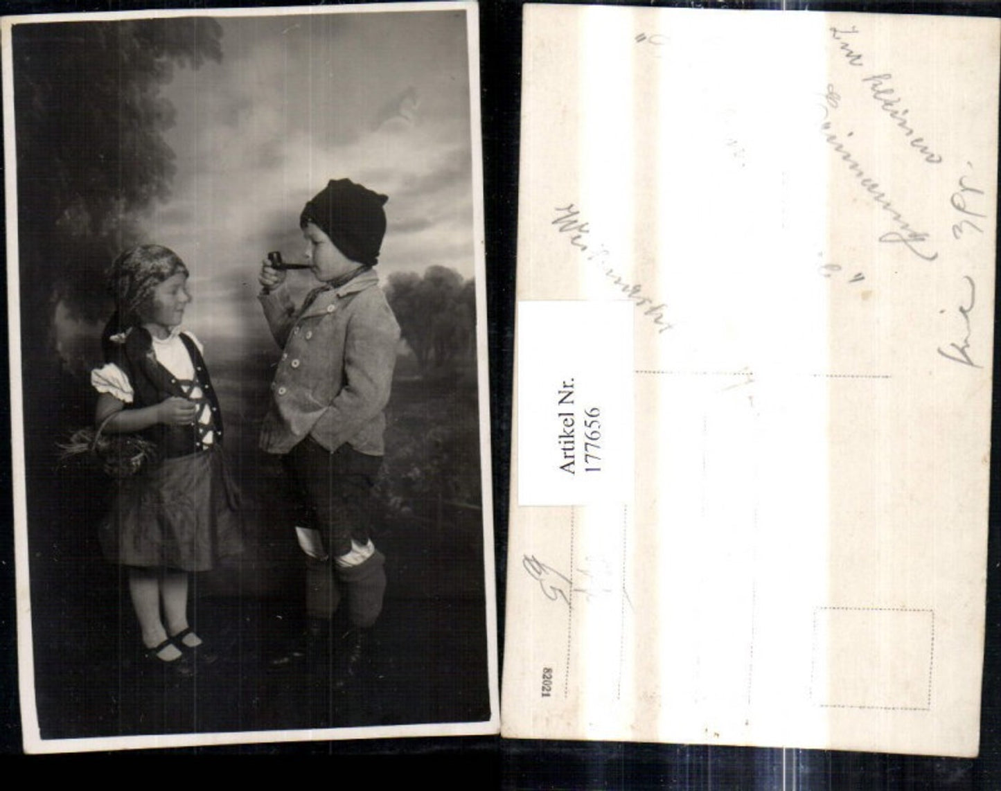 177656,Foto Ak Kinder Kostüme Pfeife Rauchen Korb Kopftuch