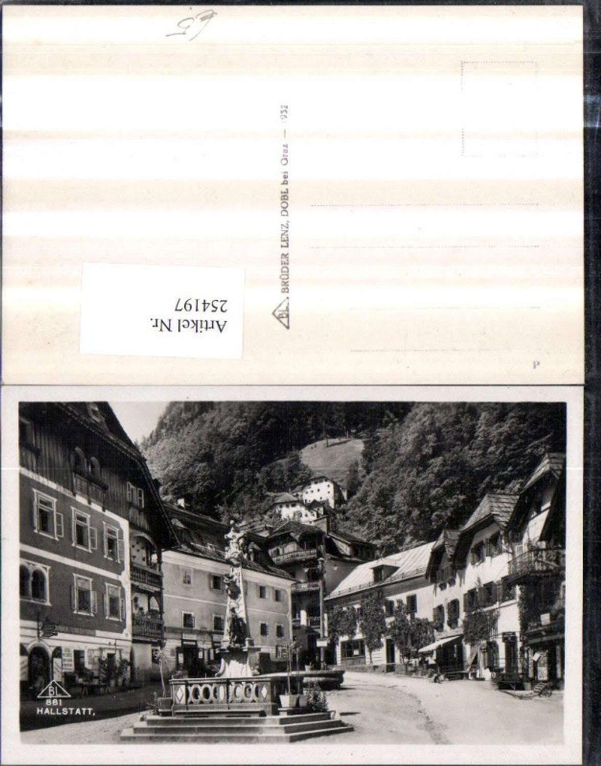 254197,Hallstatt Platz Brunnen