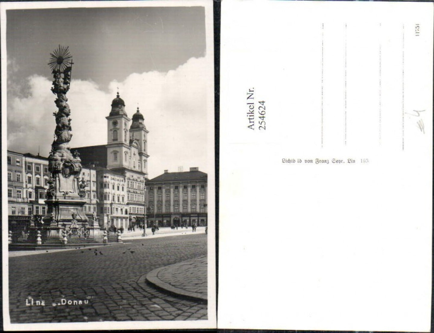 254624,Linz an d. Donau Straßenansicht Dreifaltigkeitssäule Kirchentürme