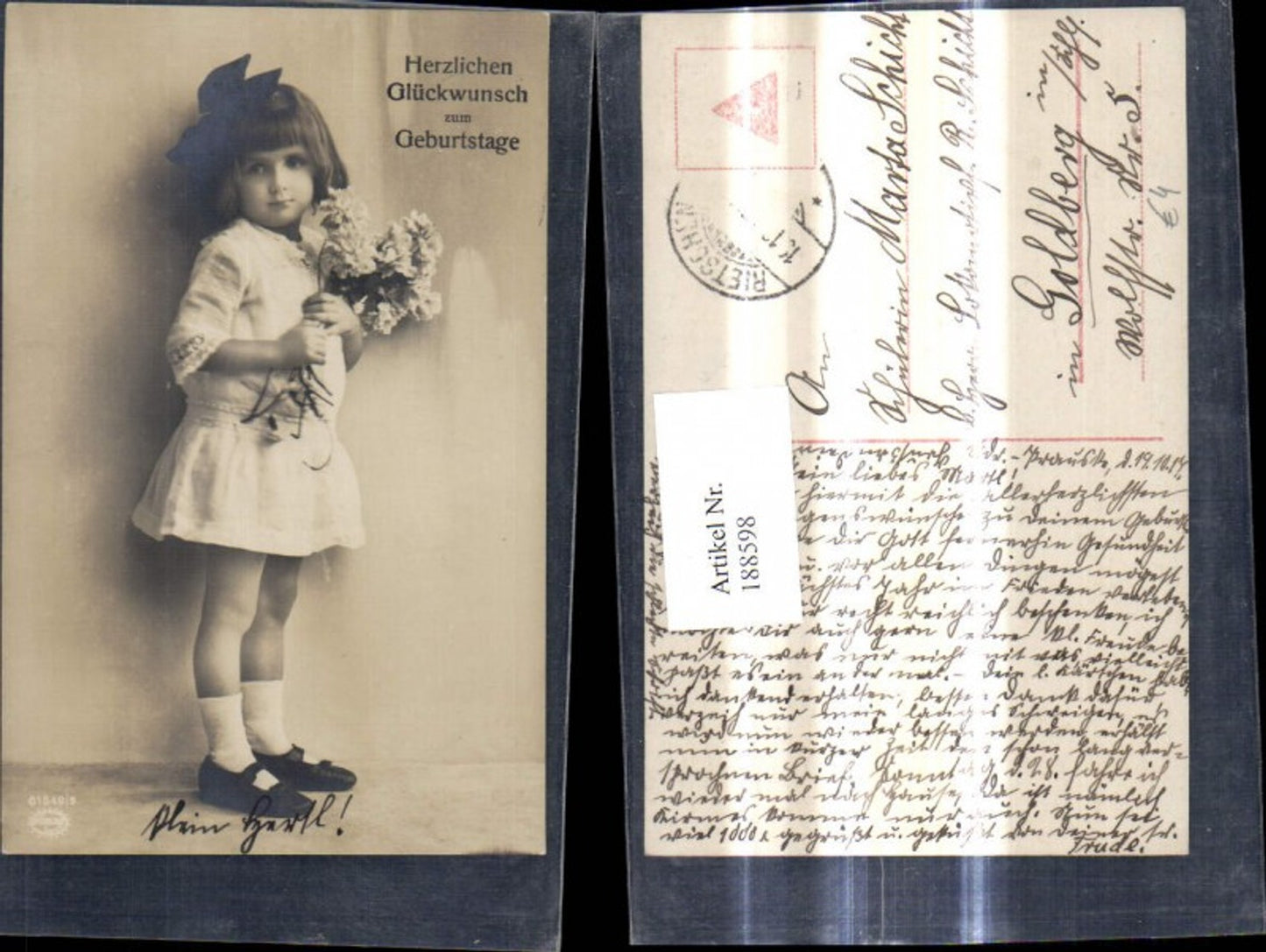 188598,Foto Ak Kind Mädchen m. Haarschleife Blumen Strauß Geburtstag